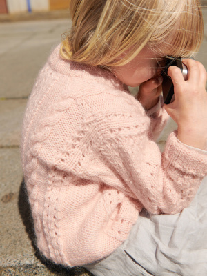 Sandnes-Set, „Cornelia Sweater Junior“, Sandnes Double Sunday und Tynn Silk Mohair