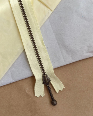 PetiteKnit Zipper, 17 cm, Zitronencreme